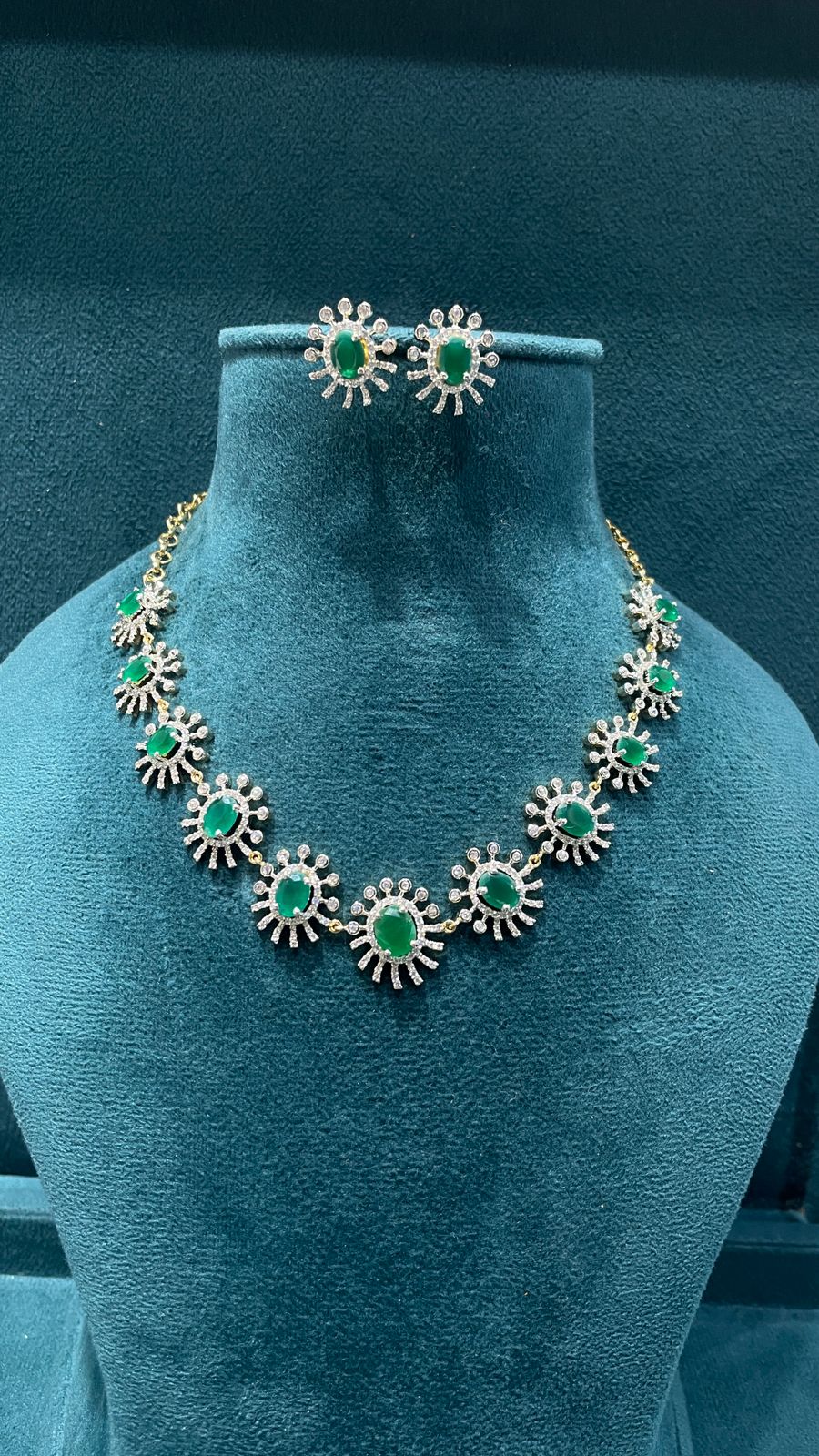 Green emerald stone Necklace